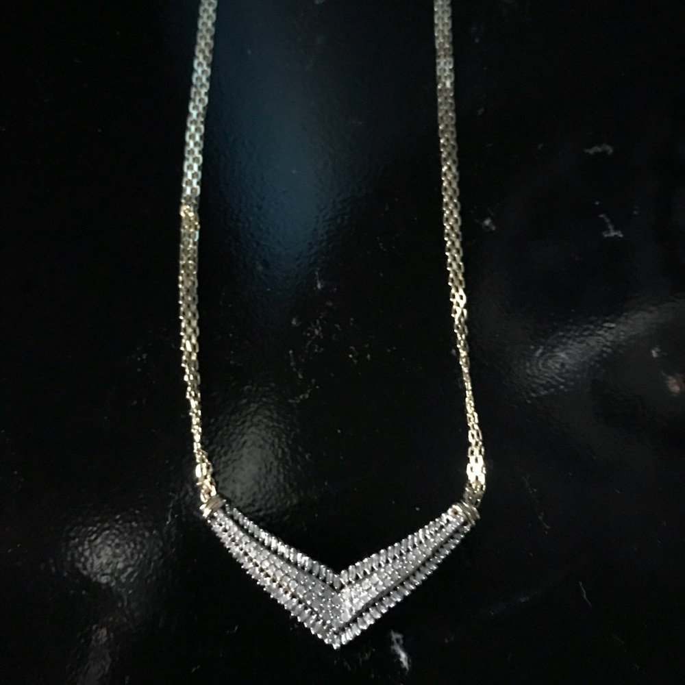 10kt gold diamond chevron necklace